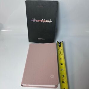 The Word Bible New Testament with Psalms, Proverbs, and Song‎ of Songs pink
